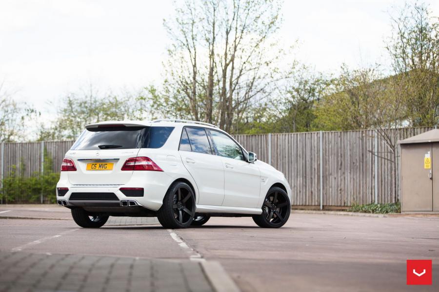  Mercedes-AMG ML63 on Vossen Wheels (CV3R) 2017 года  (фото 17 из 26)